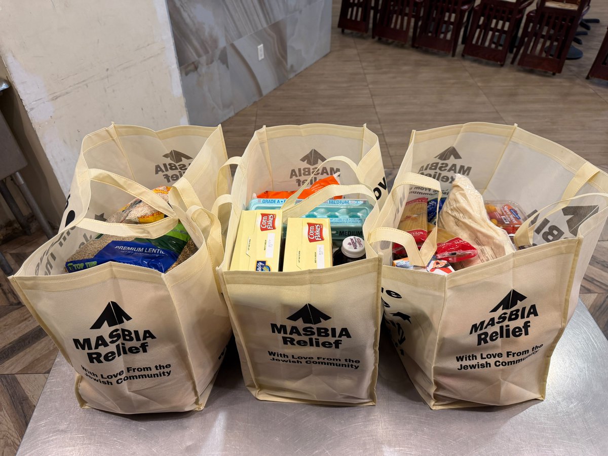 Masbia's tweet photo. Delivery 20,000 + 1
👆👆👆👆👆👆

Last night, we closed up for the holiday after making 20,000 unique food deliveries to families in need this High Holiday season. Today, a small crew came in just to clean up.

Then we got a call from Council Member @RitaJosephNYC’s office about an elderly New Yorker who had lost access to SNAP aka #FoodStamps and urgently needed food.

So we packed one more emergency delivery and sent it out.

Because emergencies don’t always follow the calendar.
👆👆👆👆👆👆👆👆

#MasbiaReliefTeam #Mitzvah