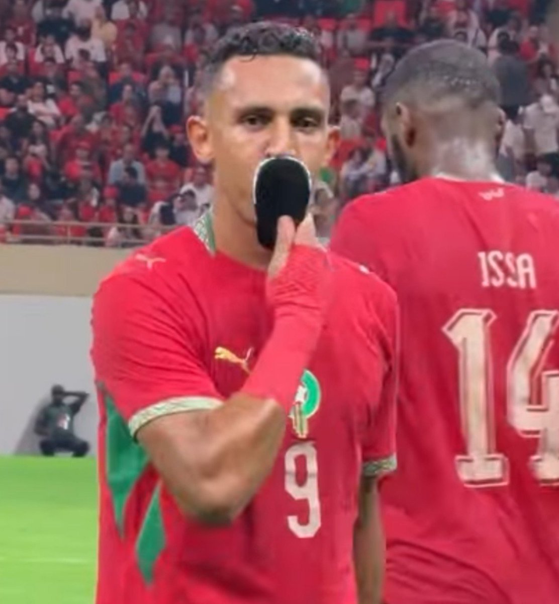 ActuFootMaroc's tweet photo. Soufiane Rahimi a rendu hommage à son père décédé après son but, Allah y rahmo. ❤️‍🩹🇲🇦

Innā liLlāhi wa innā ilayhi rājiʿūn, qu'Allah lui fasse miséricorde. 🤲🏼 https://t.co/ao3PiUrUQz