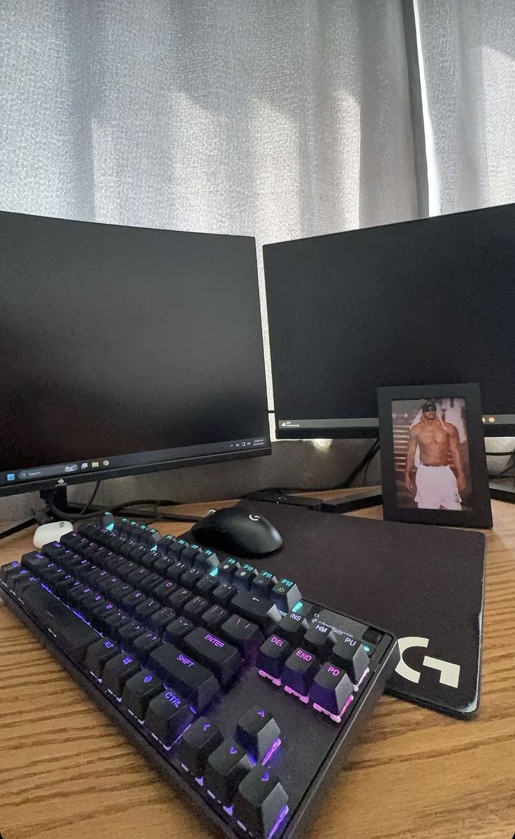 m3skeezi's tweet photo. Rate the setup out of 10 ✌️ https://t.co/ypB5YQQLLU