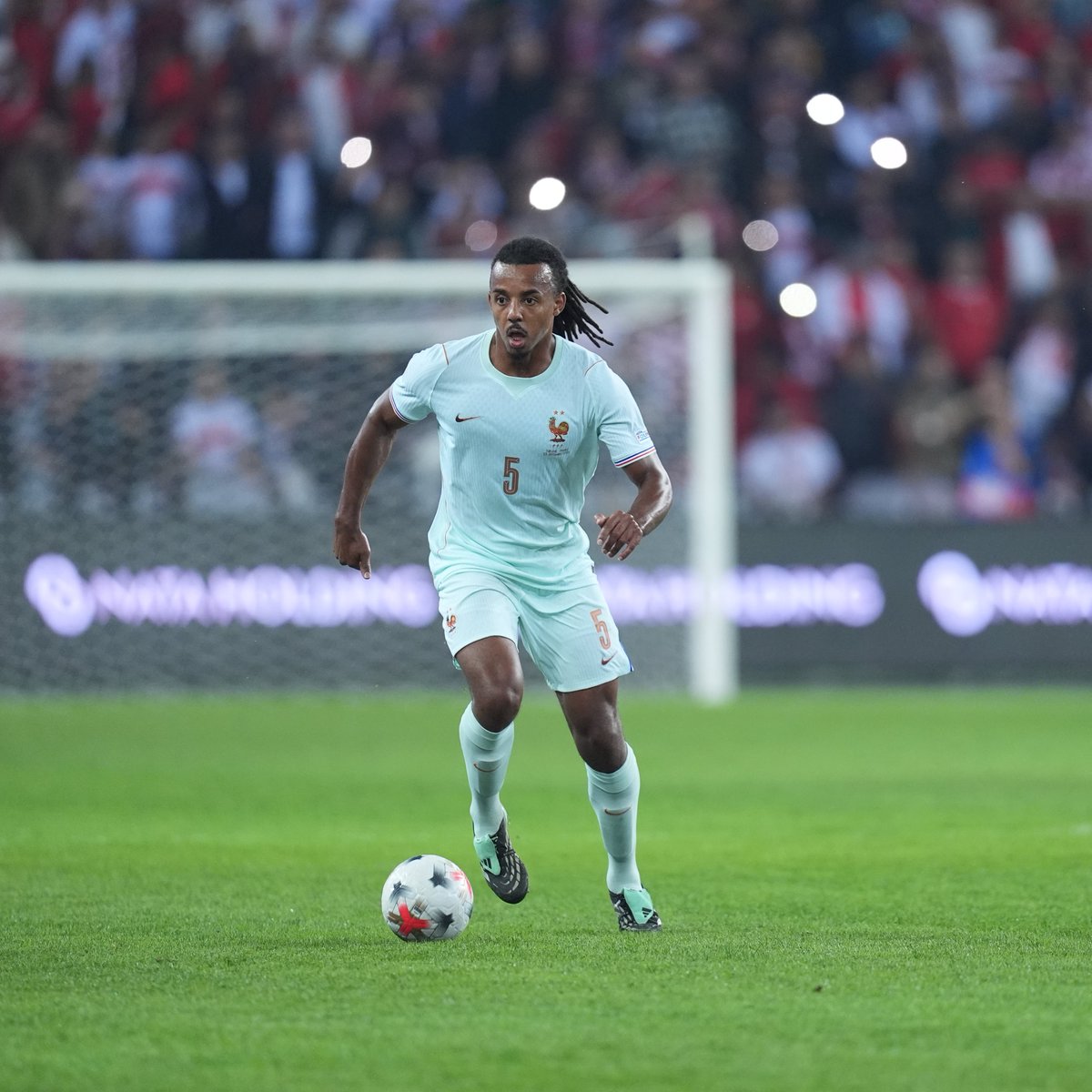FCBarcelona's tweet photo. 🌍 International duty check-in: 

Jules Kounde played the full 90 minutes in France’s Nations League win over Turkey. (0-1) 

📸 @equipedefrance https://t.co/Nsv3T6AtqJ