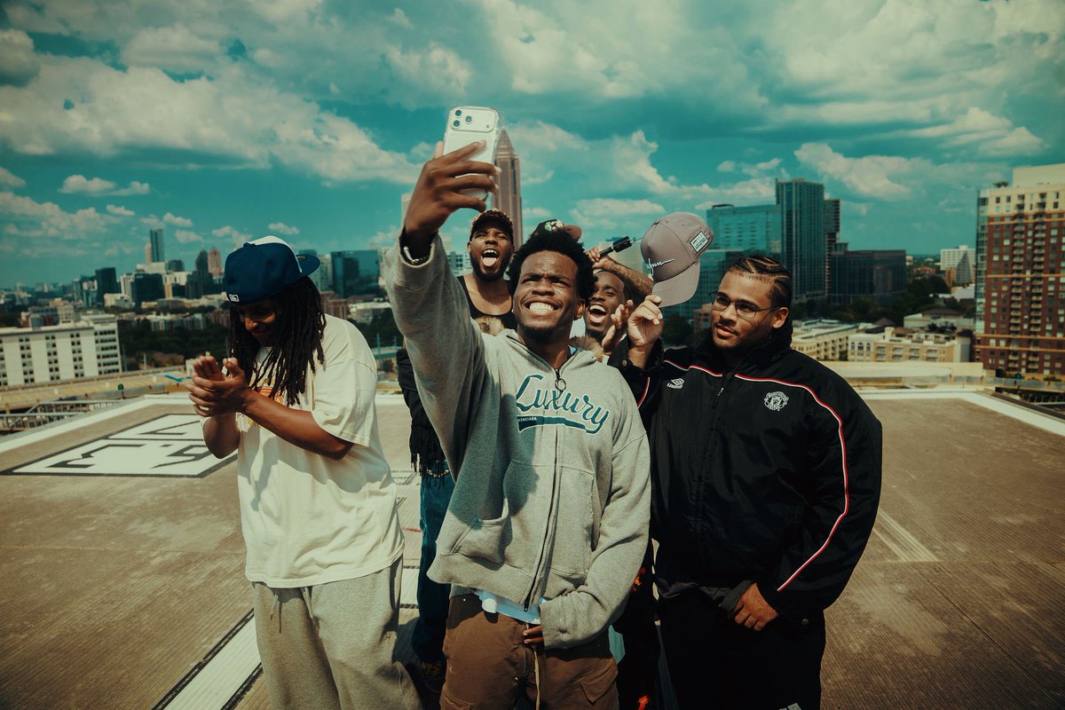 AMPexclusive's tweet photo. AMP 4L ⚡️ https://t.co/Hp1hB5nnGm