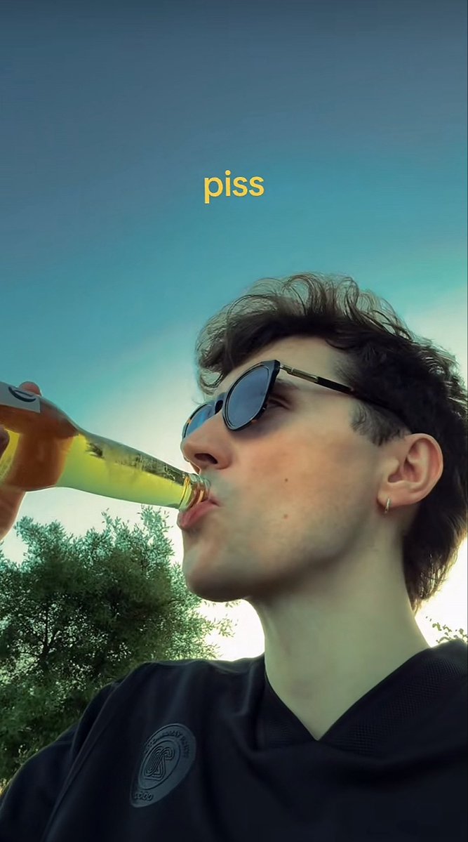 sometimessaves's tweet photo. “the colour is not very dan”
guys…….. https://t.co/0TYItrnNvL
