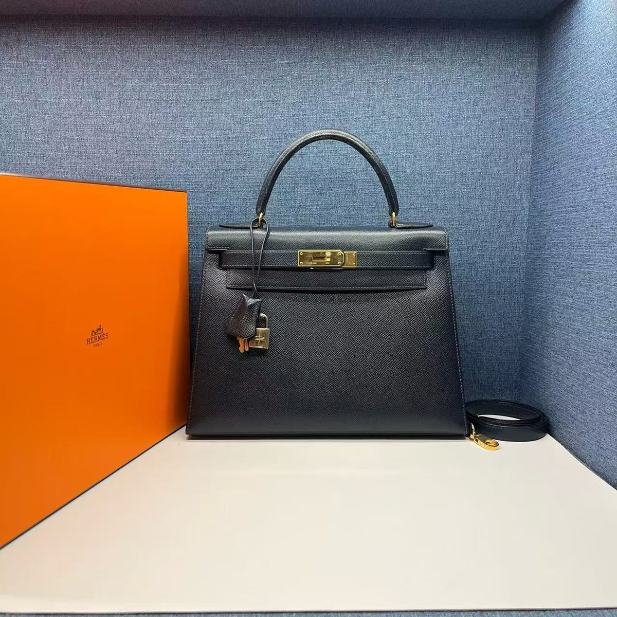 luxurfind's tweet photo. Hermes Kelly 28 Midnight Blue @Pre Verified by Ebay
Auction · ends in 107h

Tap the link in our bio to view this item.

#ebaypartner https://t.co/kedTHJqwFX