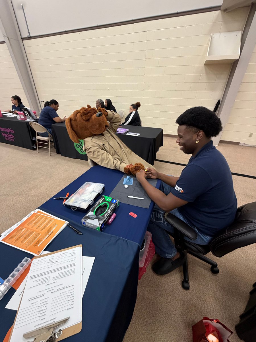 FriendsMemphis's tweet photo. Friends in high places? Check. Crime dog-approved? Check. Come be part of our winning team! ✨🐾 #Friendsforall #Outreach https://t.co/vtkBkhQSio