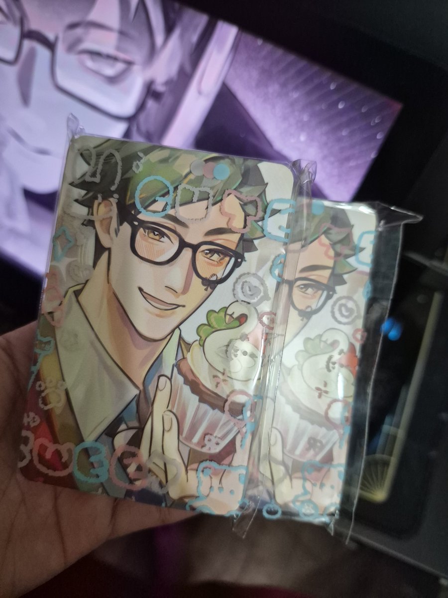 yoshoeshoo's tweet photo. too busy so i only got to draw a poca of my twst oshi as freebie 😭 SEE YOU~ ill be cosplaying as Trey as well 😼❤️ #TrueHeartsCSE @rosetinecomm https://t.co/3OwZp5Dsjb