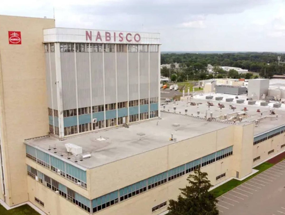 mcafeenew's tweet photo. 🚨WHILE EVERYONE IS DISTRACTED BY TILLAMOOK CAVING TO SHARIA, NABISCO QUIETLY ADDED A SMALL TEAM OF IMAMS TO BLESS THE PRODUCTS COMING OUT OF ITS PLANT IN THE SUBURBS OF DETROIT!

🔗 https://t.co/urcsgK7nYm

“Nabisco went Halal and didn’t bother to tell anyone but the Muslim community,” said Activist Ben Jarroo of the Citizens United National Trust Society. “Now we have people of all faiths consuming products blessed by what most would consider blasphemers to their own beliefs. It’s not right.”

Nabisco says the Imams are there to make sure the food that goes out to the heavily Muslim communities in Dearborn and Grand Rapids is “customer friendly.”

They didn’t have an answer for all the other people unwittingly conforming to a foreign religion’s dietary restrictions.

Share this everywhere so they see Nabisco went Halal in secret and nobody was told!

Follow @mcafeenew for more drops.