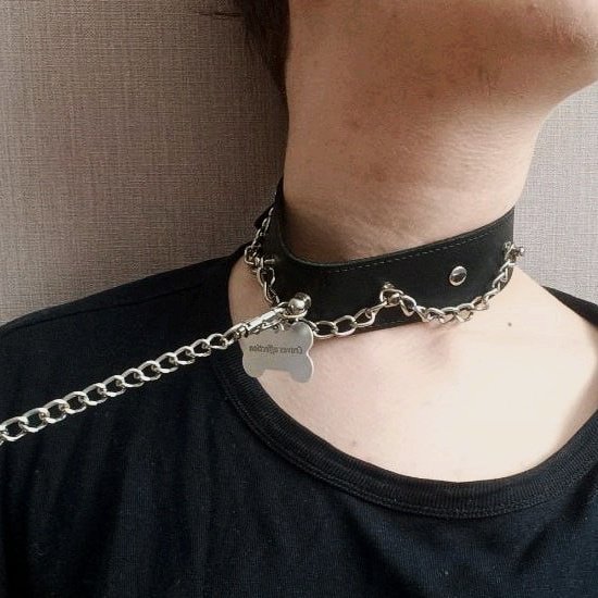 muttcondition2's tweet photo. I wanna be in a middle of a triple power dynamic
Where someone would own me and I submit to them fully 
But I also have my own chew toy that I can use and exploit 

#nsfw #nsfwtwt #bdsm #kink #puppyboy #petplay #ftm #sub https://t.co/42mj6C7PT2