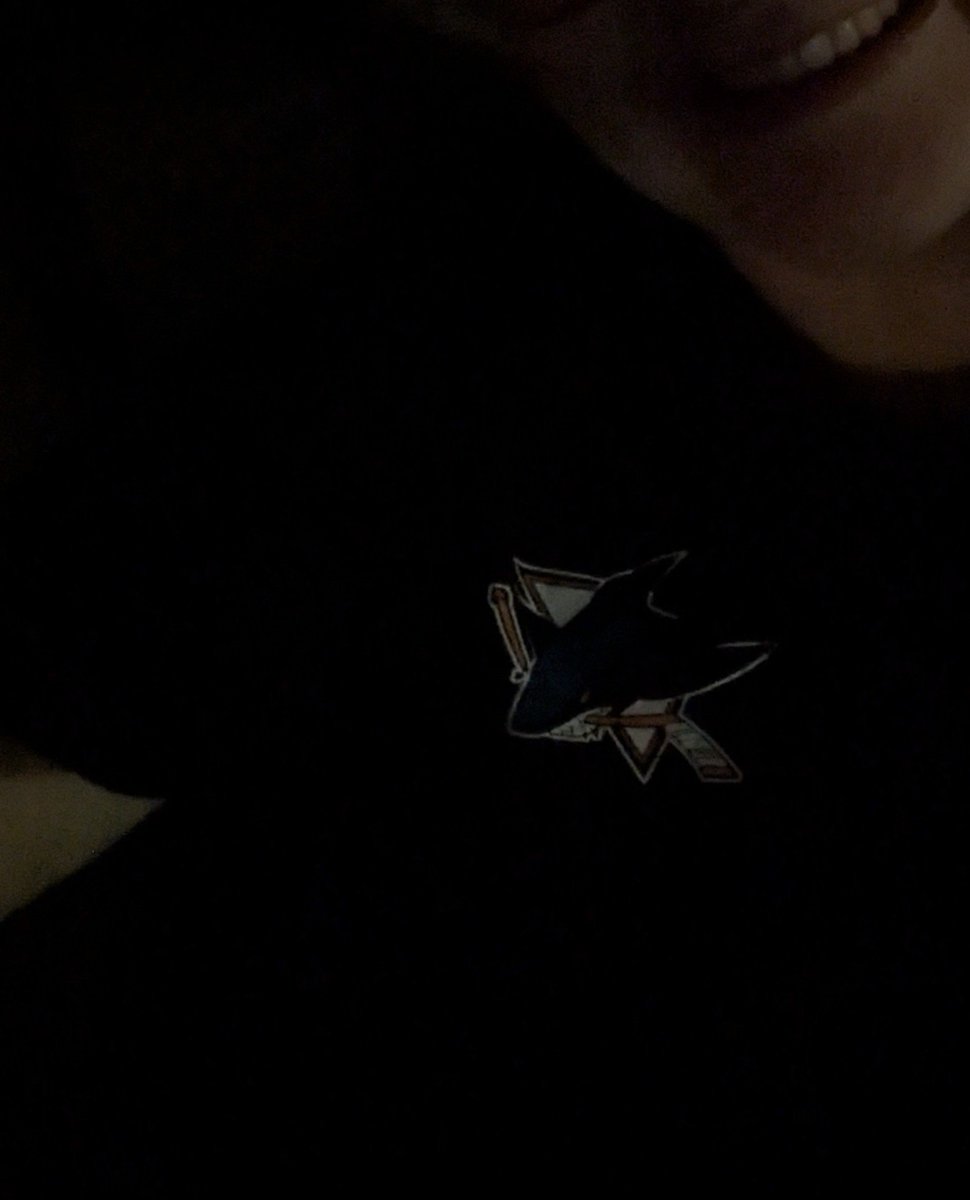 outro_teal's tweet photo. can't even see my sharks shirt smh https://t.co/OyZnZSdEeq