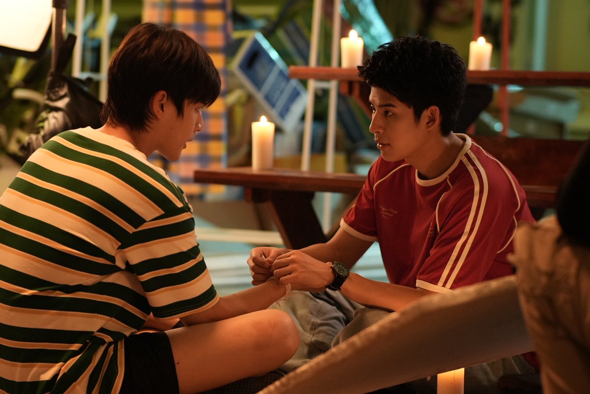 RoommateChaos's tweet photo. ผูกกันไว้~~🎶
[มาเล่นต่อเพลงกับป้าหน่อย]
#RoommateChaosQ6 🚪🛏️

Q6 l Roommate Chaos หอในหัวใจวุ่นรัก
#RoommateChaos
#GMMTV
@mmarkpkk @Tpkkrubs https://t.co/Axli8q12yL