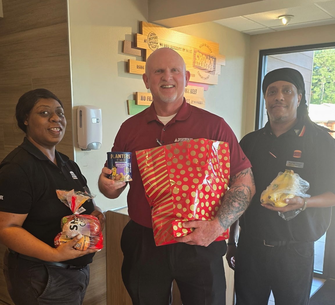 gpshospitality's tweet photo. 🚗 Lots of miles, lots of team visits! While touring restaurants, VP of Ops Joe and Director of Ops Sheila stopped by BK #5038 in Magnolia, AR, where RGM Tawana and her team came to the rescue with Joe's favorite healthy snacks after he ran out on the road. #TeamGPS #Hospitality https://t.co/U411kSrDw2