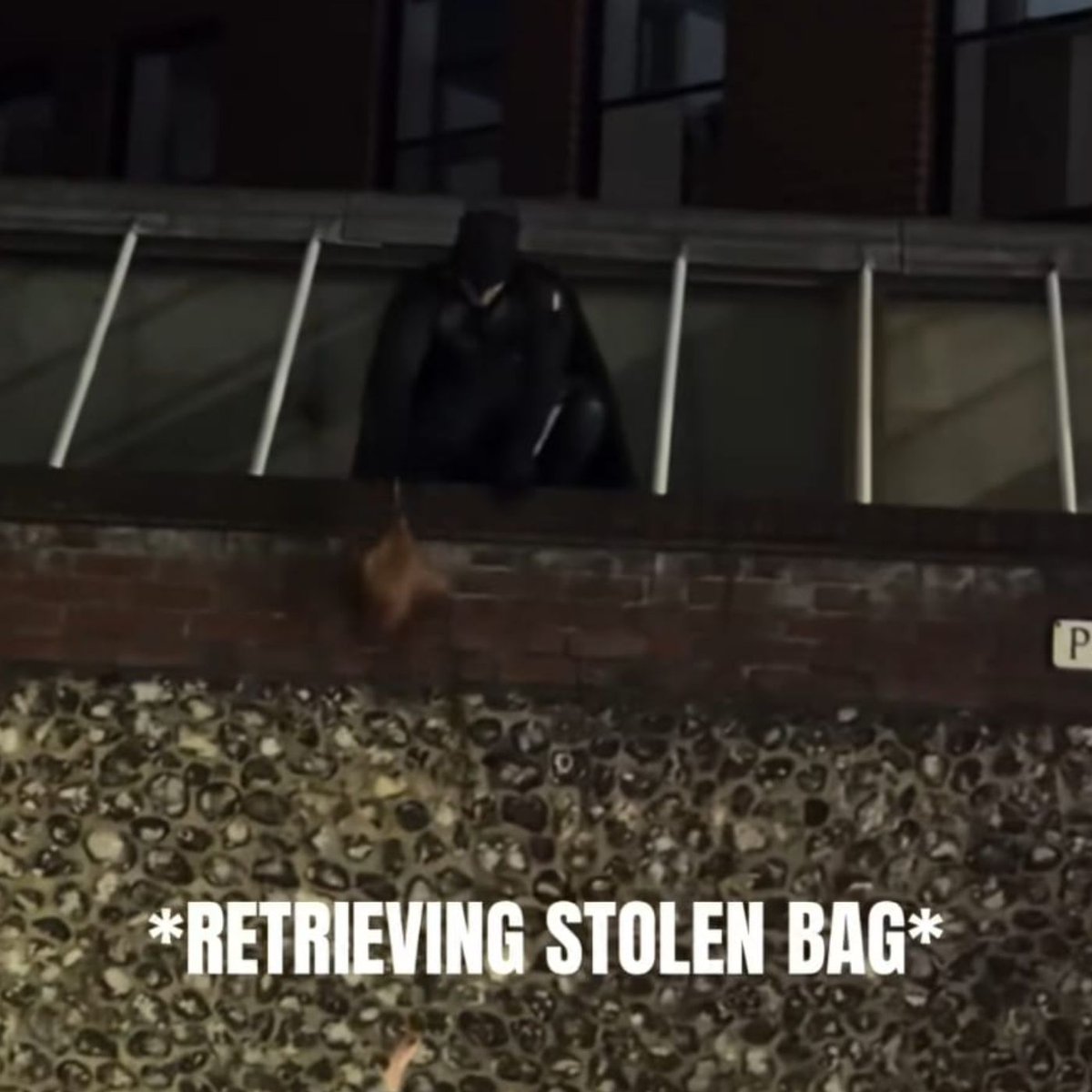 Dexerto's tweet photo. A partygoer dressed as Batman became a real-life hero after chasing down a thief through dark city streets

He had to scale a wall to retrieve the stolen bag after a grappling hook made from toilet paper failed https://t.co/GwnQd5BrHf