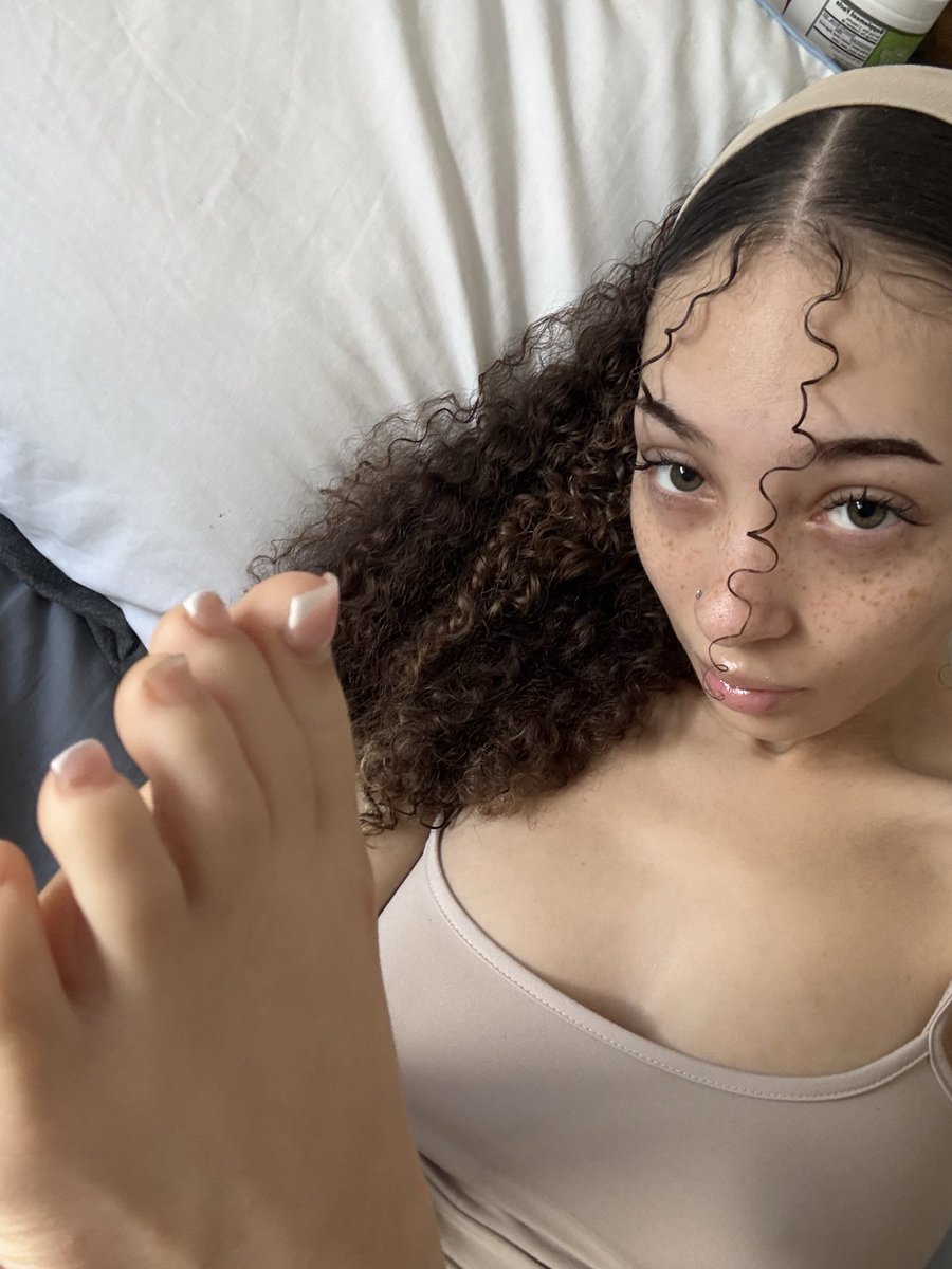 keyownsyou_'s tweet photo. Are you triggered? I know I make you lose control bitch 🤏🏻 https://t.co/nkrDMhJcnO