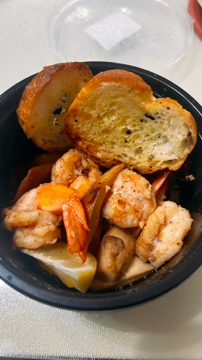 ShylaGins's tweet photo. Homemade garlic butter shrimp in 15 mins—juicy, fragrant, way better than takeout  Quick, cheap, and perfect for a busy weeknight win!， https://t.co/zRya8A91QU