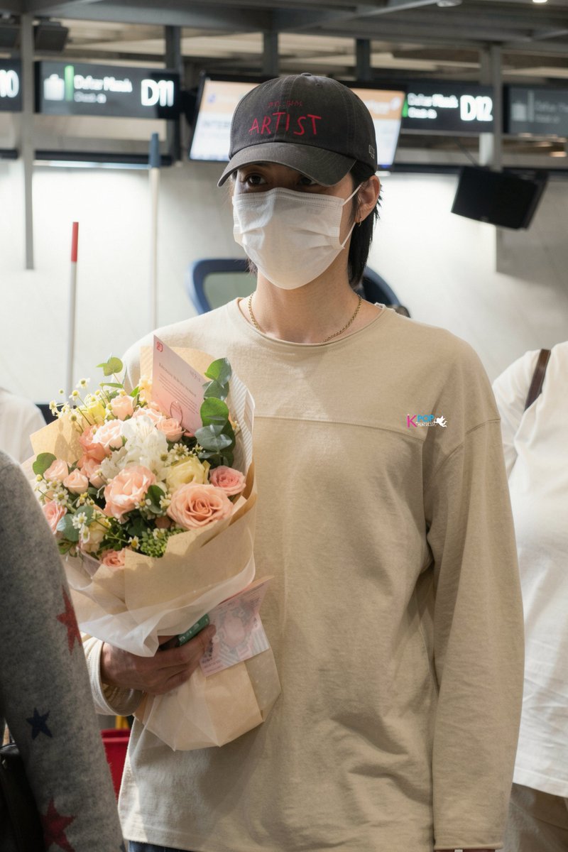 MyKpopHuntress's tweet photo. Aheng giving thumbs up 👍🏻 &amp; hearteu 🙆🏻‍♂️ this early ㅋㅋㅋㅋ cutie 

#IN2ITXHENDERY #HENDERY #WayV #威神V #IN2ITMALAYSIA #IN2ITCOSMETICSMY #IN2IT25THANNIVERSARY https://t.co/36JaM7MURB