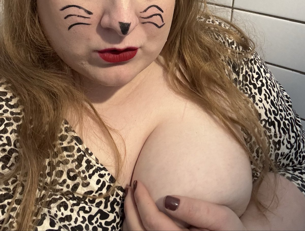 LadyElleFin's tweet photo. Na, noch wach? ;) Möchtest du mit dem Kätzchen spielen? Kleine Schweine wie dich zerfetze ich im Nu 🐱 Du kannst nichts anders und überweist jetzt ohne Widerstand an mich! #paypig #goddess #walletdrain #tribute https://t.co/d1d4UHYZAd