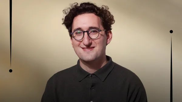 nhmncndtn's tweet photo. @chrishansen apparently this guy thought he'd make the guy exposing pedophiles out to be the villain https://t.co/hR10iMhJZ7