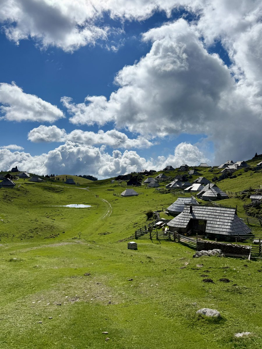 ExploringSlo's tweet photo. Velika Planina is a vast Alpine pasture home to one of Europe’s last traditional high-mountain shepherds’ villages, where dairy products are still made using centuries-old traditions.
Join our guided 11-km loop to explore the pastures and traditional huts!https://t.co/XFjZXUffw8 https://t.co/UqMIEAYEJ2