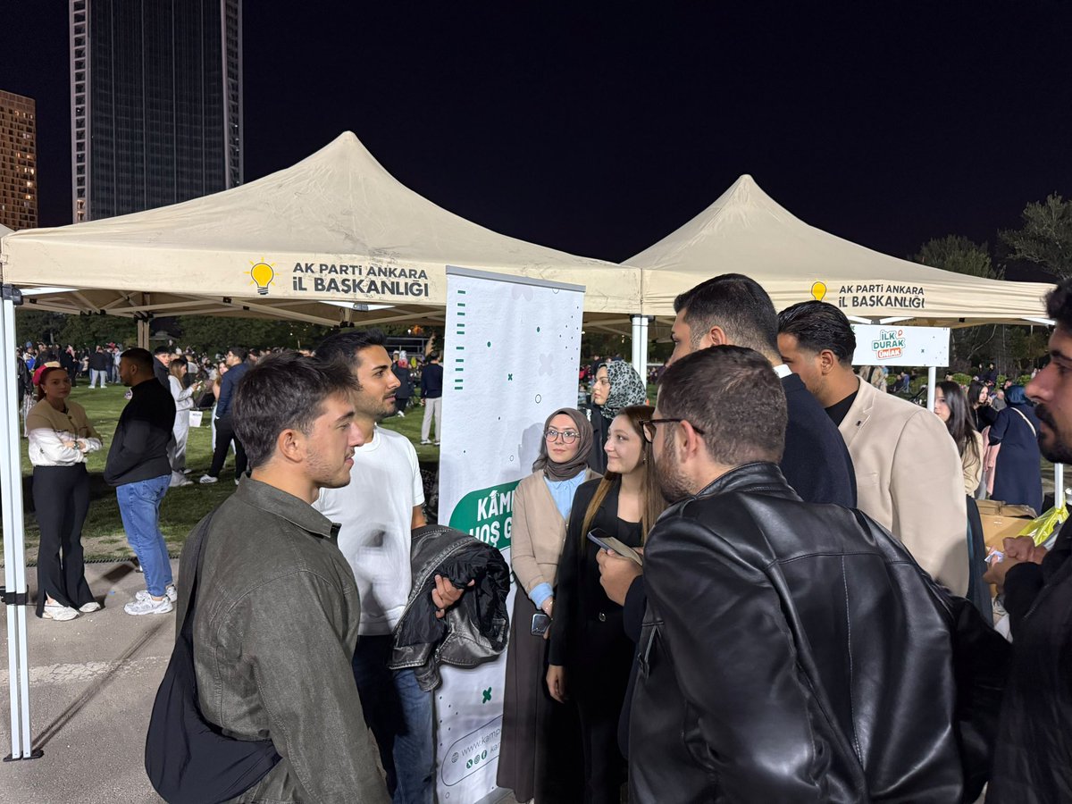 uniakankara's tweet photo. ÜniAK Ankara🚀

Kültür Yolu Festivali’nin 7. gününde de "Kampüse Hoş Geldin" standımızda gençlerle buluşmaya ve festivalin enerjisini birlikte yaşamaya devam ediyoruz. 🙌🏻

Festivalin En Genç Durağı: ÜniAk🚀🧡 https://t.co/9bwgFpX7jo
