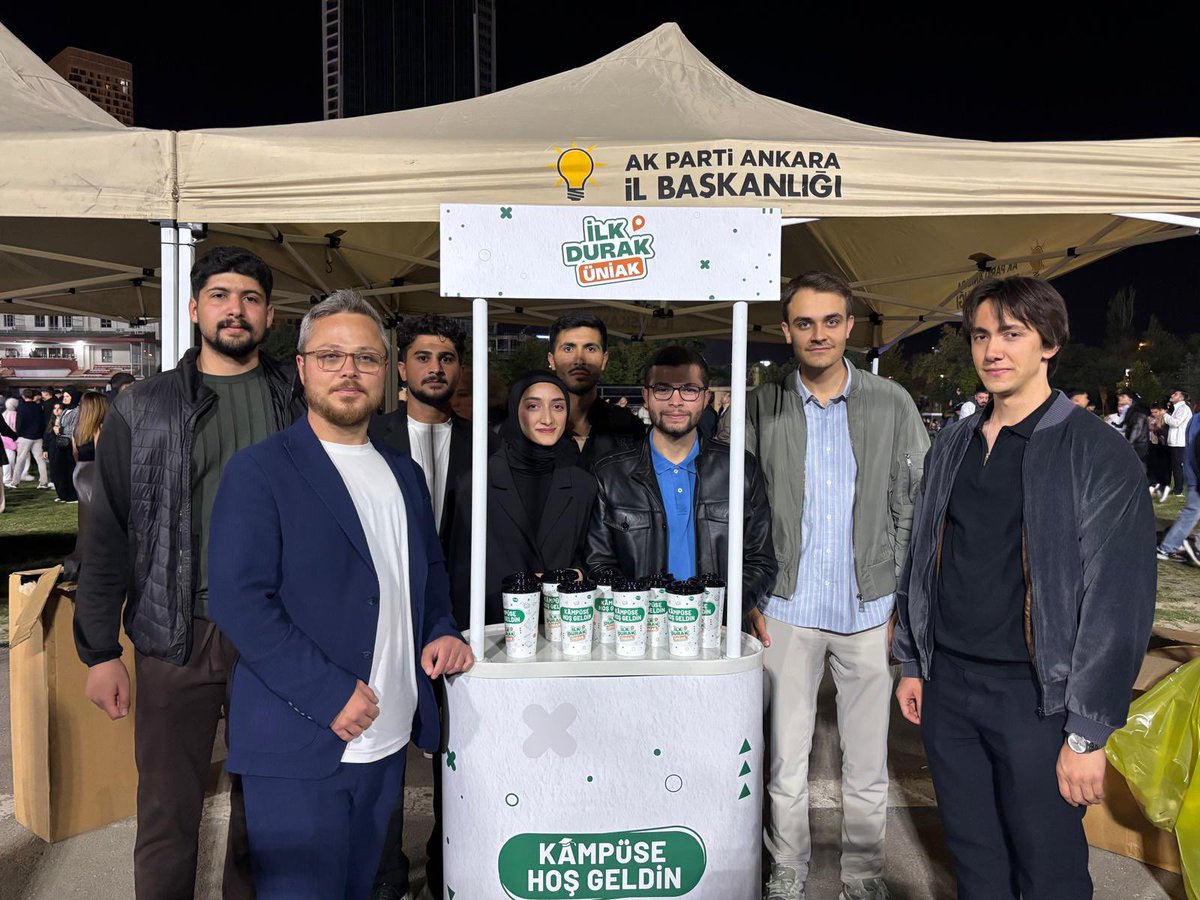 uniakankara's tweet photo. ÜniAK Ankara🚀

Kültür Yolu Festivali’nin 7. gününde de "Kampüse Hoş Geldin" standımızda gençlerle buluşmaya ve festivalin enerjisini birlikte yaşamaya devam ediyoruz. 🙌🏻

Festivalin En Genç Durağı: ÜniAk🚀🧡 https://t.co/9bwgFpX7jo