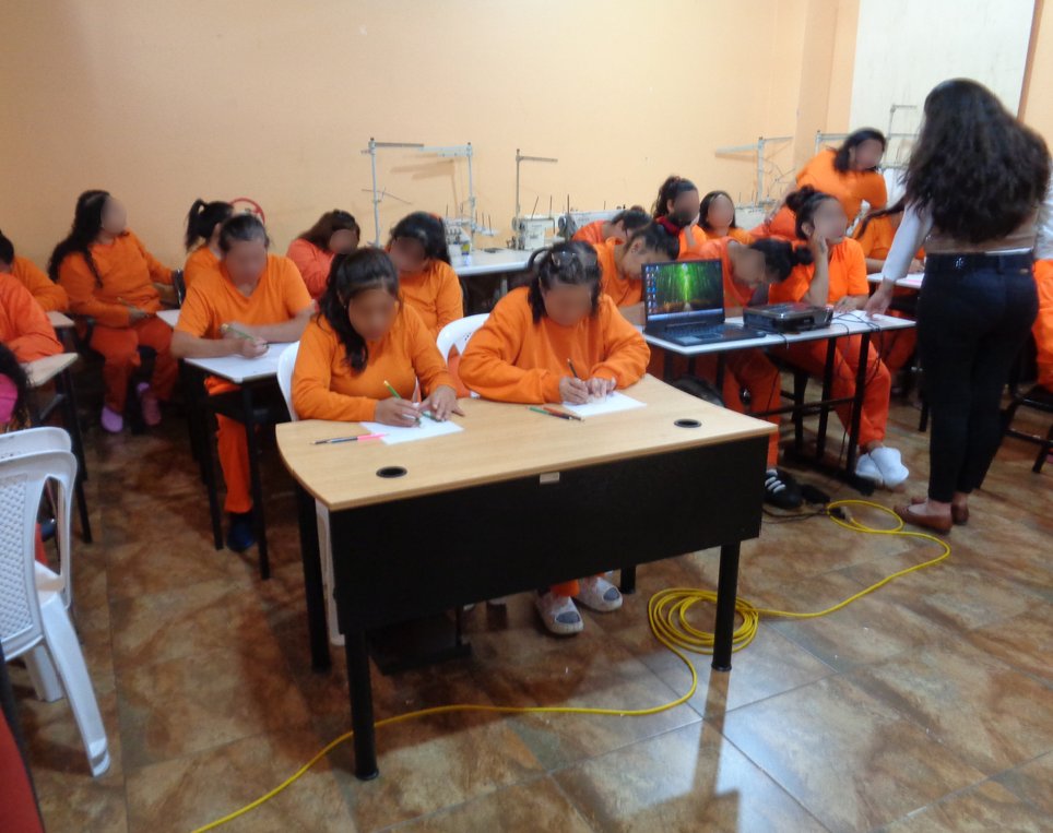 SNAI_Ec's tweet photo. En el marco del Día Mundial de la Prevención del Suicidio, las #PPL del #CPLChimborazo N.º 3 participaron, junto con la Fundación “Nosotras con Equidad”, en una jornada de dibujos para sensibilizar sobre la salud mental y el autocuidado.
¡No nos vamos a detener! https://t.co/9YczMchgHy