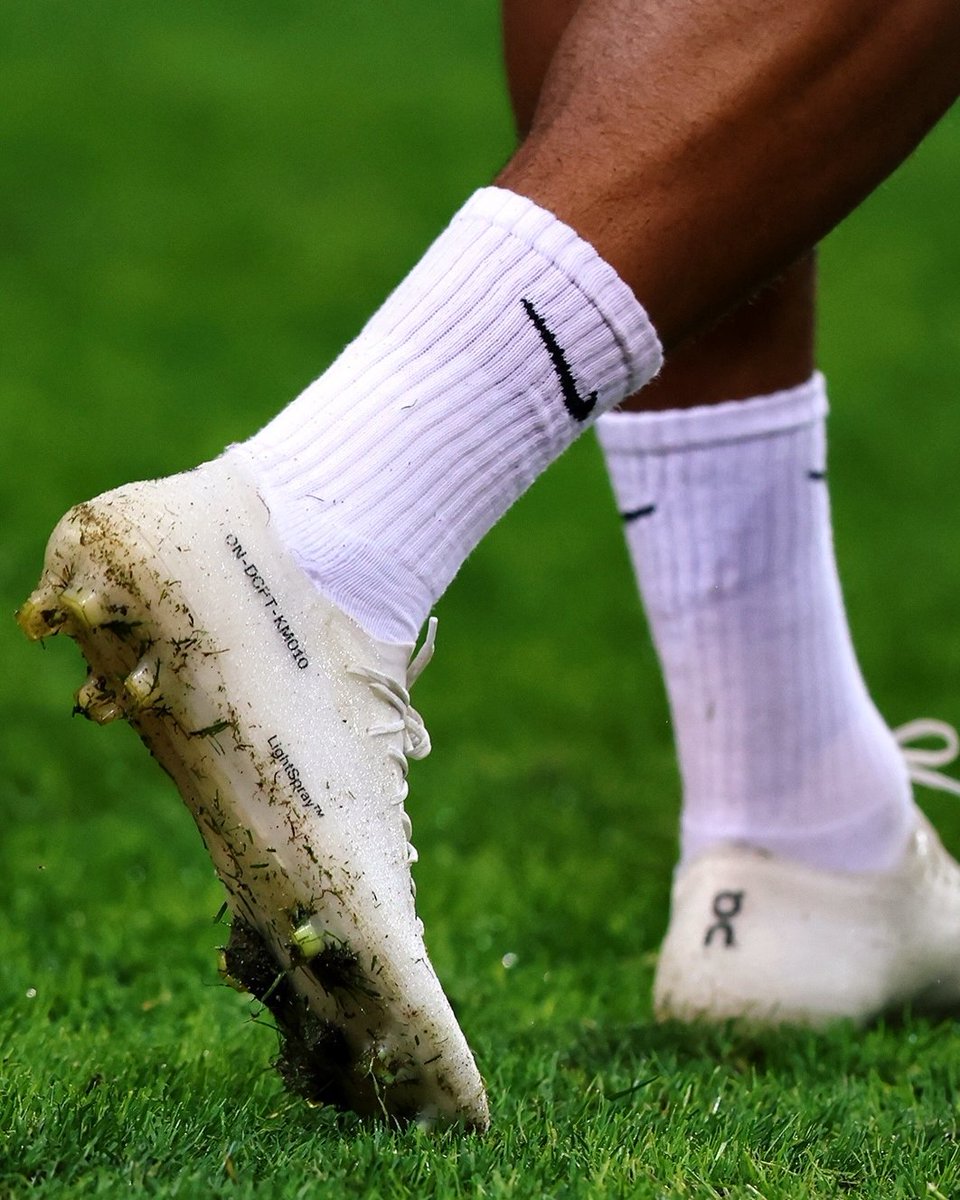 houseofheat's tweet photo. Kylian Mbappé officially debuts On's first football boot 😳 https://t.co/LI7aPXb50z