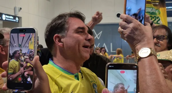 Metropoles's tweet photo. 🗳️ ELEIÇÕES | Mendonça manda derrubar posts sobre polêmica com Nossa Senhora e Flávio

Plataformas terão de derrubar também futuras reproduções do conteúdo, mesmo em formatos diferentes https://t.co/bjcKjvAfTM