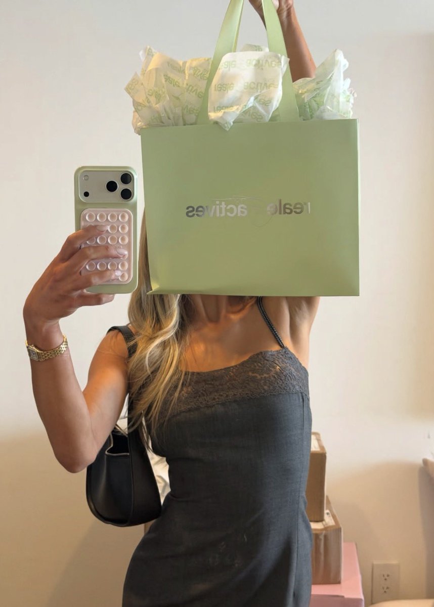 muglertheories's tweet photo. hand delivering some goodies to my nyc besties! feeling very: boss babe! https://t.co/LufY3OnQN3