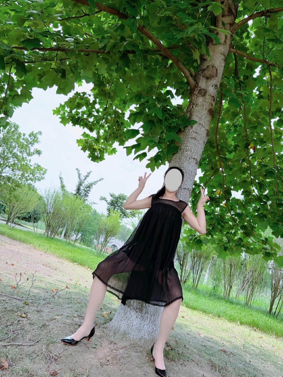 shunvba66's tweet photo. 抛开我的缺点不说，我有哪些优点😜😜
#丝袜 #肉丝 #高跟 #人妻 #淫妻 https://t.co/LAPqpGnqsX