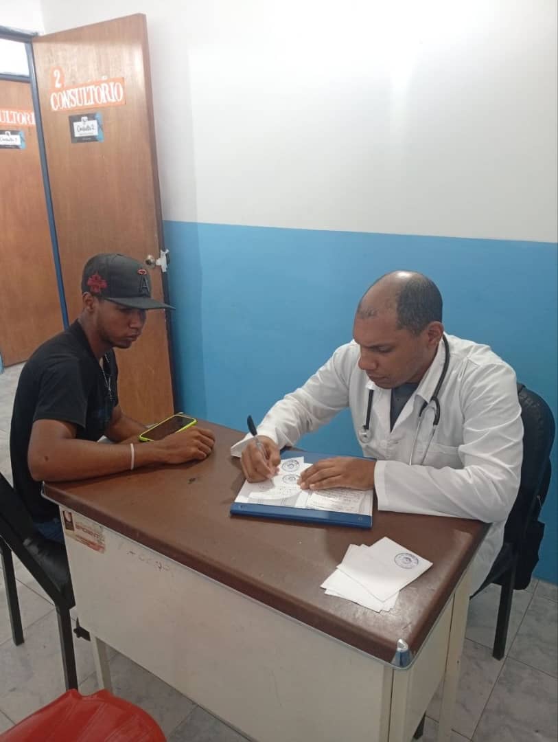 cubacooperaven's tweet photo. Desde el CDI Los Olivos en Lara, la salud rompe barreras y vence dificultades. 🩺🇻🇪🇨🇺 Nuestros profesionales continúan su labor diaria ratificando el compromiso absoluto con el bienestar y la vida del pueblo venezolano. ¡Amor y entrega sin límites! 

#CubaCoopera #CubaPorLaVida https://t.co/fwcXD9PP2X