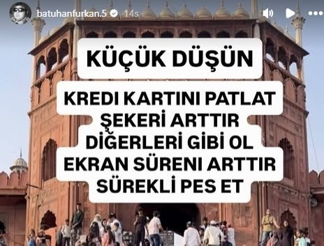 prettiestdiary_'s tweet photo. herkesin kendini main karakter sandıgı dönemde biz https://t.co/Qqg085mKBG