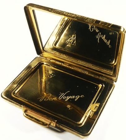 Vintagecompacts's tweet photo. https://t.co/2dzXrZqewN #suitcase #vintage50s #Giftsforher #gifting #giftforher #ChristmasGiftIdeas https://t.co/oZqIvYf2Hh