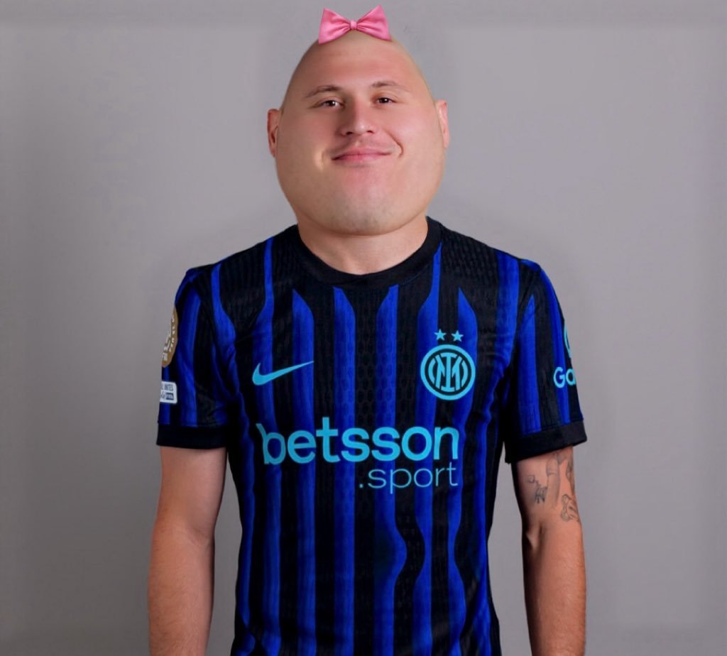 Ilbosseus21's tweet photo. @Azzurri NICOLO BARELLA:
-NON SEGNA
-NON FA ASSIST
-NON SMETTE DI SBRACCIARE.
-NON FA FILTRO.
-NON RAGIONA.
-NON SA GIOCARE SOTTO PRESSIONE.
-NON SA DARE EQUILIBRIO.
-NON CONTRASTA.
-NON RECUPERA LA POSIZIONE.
-NON INCORAGGIA I COMPAGNI.

NON SA GIOCARE A CALCIO.

#BARELLAOUT https://t.co/j2qiQ16ezp