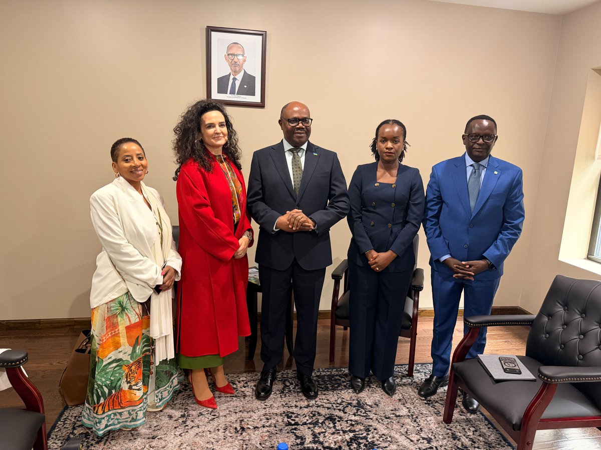 MafaldaDuarte's tweet photo. Grateful to PM @Dr_JNsengiyumva for a productive meeting at #UNGA81 &amp; for Rwanda’s strong climate partnership. Together, we’re advancing Rwanda’s country-led climate priorities into investments that help communities protect their livelihoods &amp; build resilience to climate impacts. https://t.co/ovYGjeXxeb