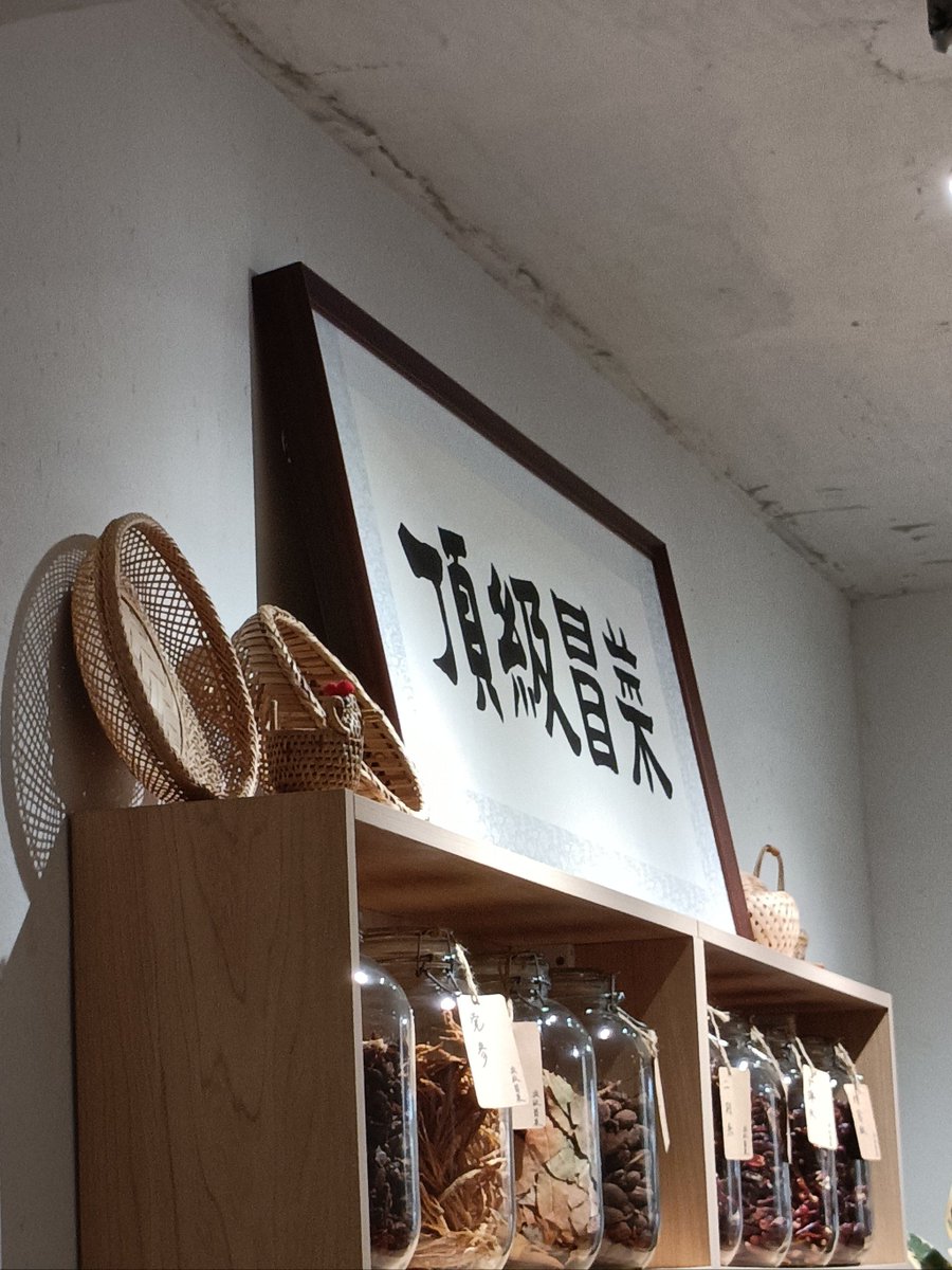 IsidroGoutpo's tweet photo. 烤谫驴衣撑 en un rincón acogedor. https://t.co/XgpLgrBUub