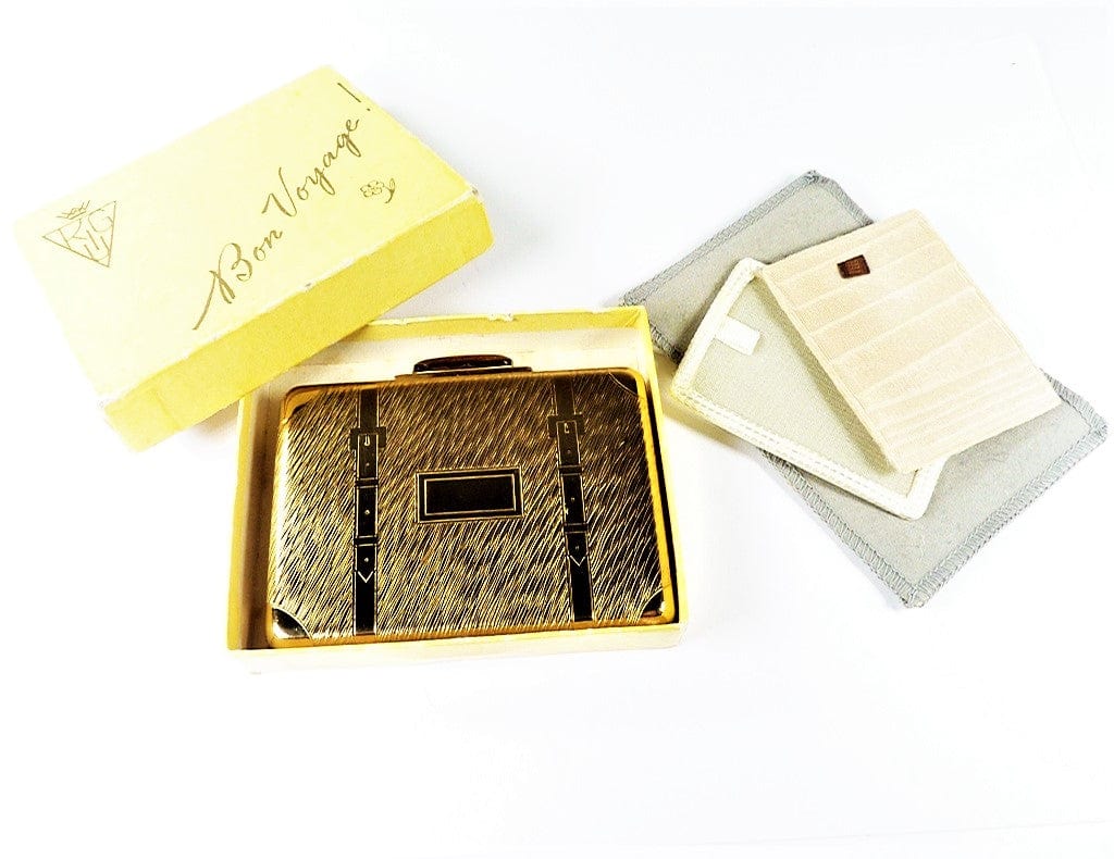 Vintagecompacts's tweet photo. https://t.co/2dzXrZqewN #suitcase #vintage50s #Giftsforher #gifting #giftforher #ChristmasGiftIdeas https://t.co/oZqIvYf2Hh