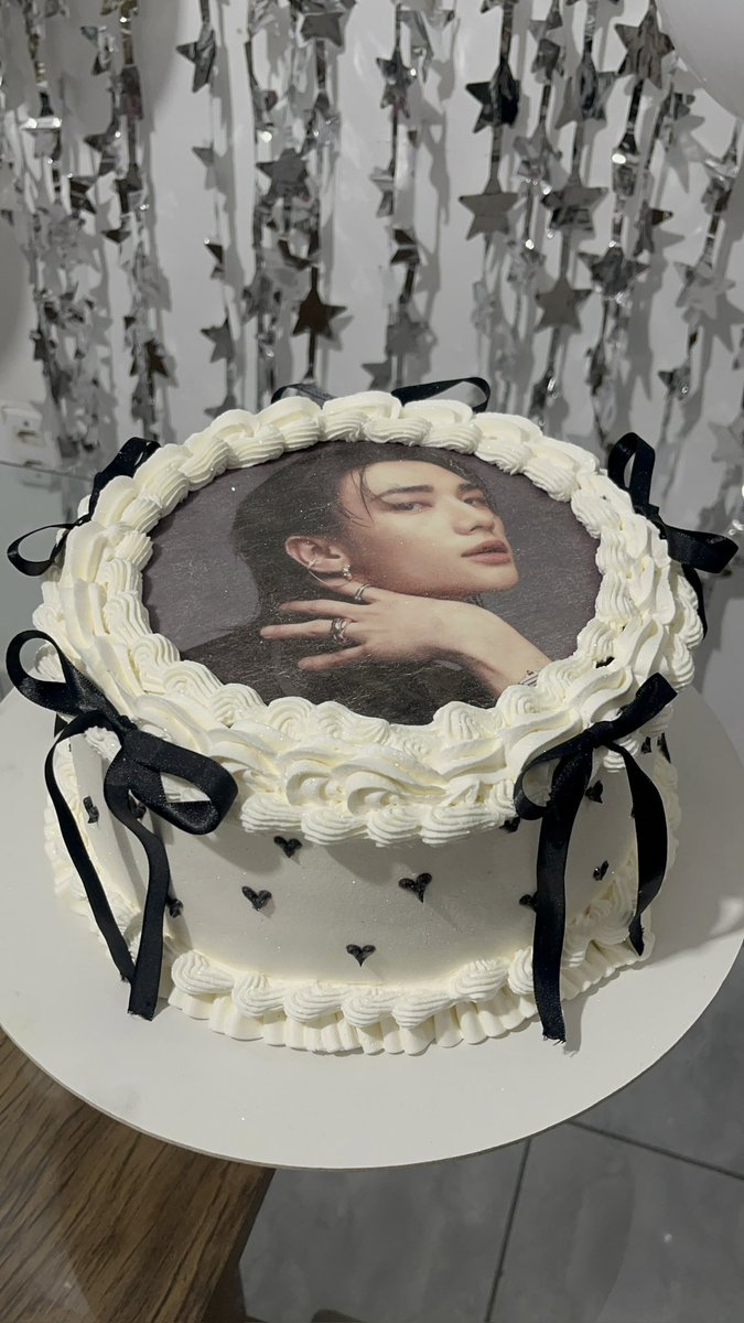 luvchansung's tweet photo. pov: você abriu minha galeria mas eu sou confeiteira https://t.co/5Uyfd0Bhpe