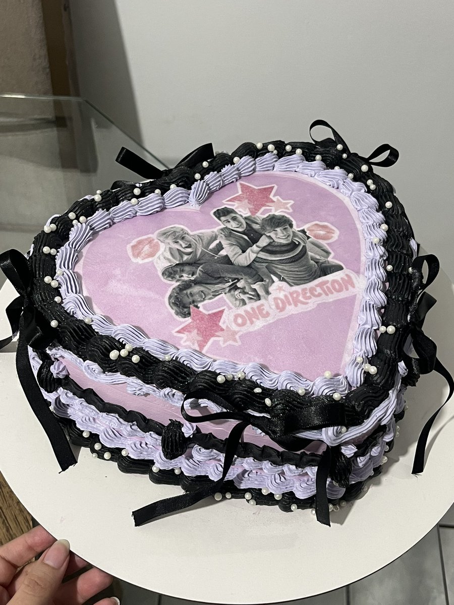 luvchansung's tweet photo. pov: você abriu minha galeria mas eu sou confeiteira https://t.co/5Uyfd0Bhpe