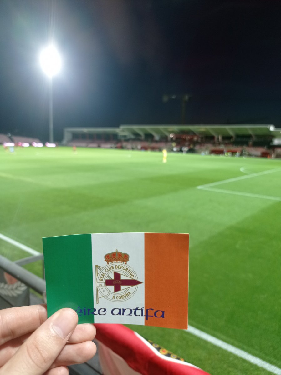 support1951's tweet photo. @Barberismo9 @Tebasjavier Amigos do Dépor! Procuro um rapaz que tinha a bandeira da Irlanda com o símbolo do Dépor!! Gostava de entrar em contacto com ele! https://t.co/jZXWDiBfdC