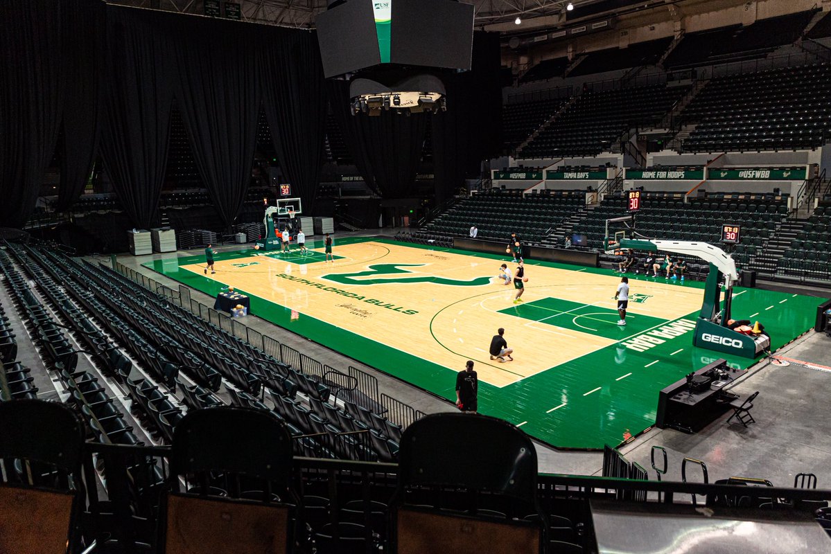 USFAthletics's tweet photo. Hoops OTW 🔜 https://t.co/lfa0voj9qj