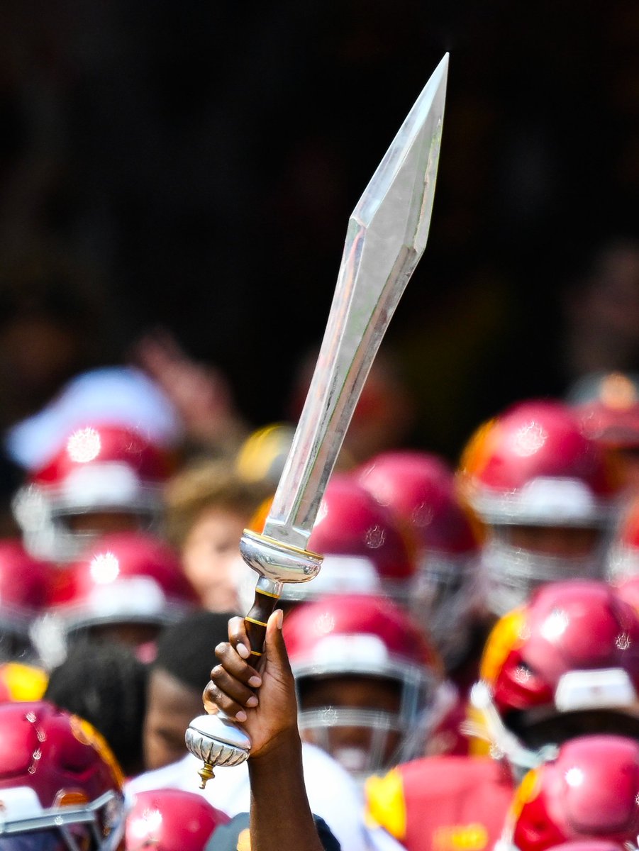 USC_Athletics's tweet photo. Expect a surprise tunnel captain at @uscfb's @bigten home opener tomorrow...

Any ideas⁉️ https://t.co/lkJKLWzLyx