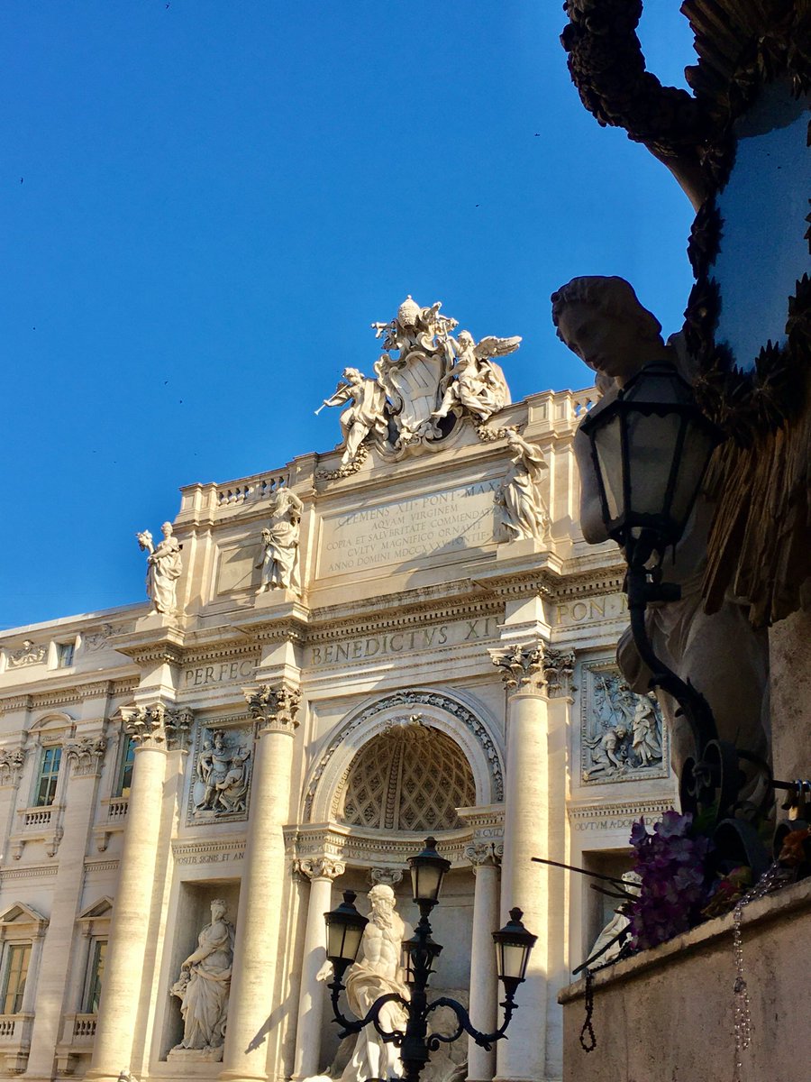 caputmundiHeidi's tweet photo. La facciata della Fontana di #Trevi, sul retro di Palazzo Poli…
Alla luce del primo mattino.
#Roma 🤍 https://t.co/LxE8mdQF9A