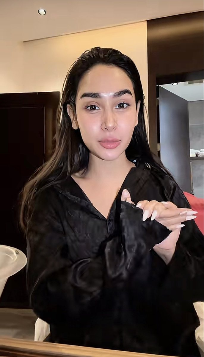 sam_m____'s tweet photo. منال الاحمد تعجبني بشرتها تبارك الله ذكرت انها تستخدم خيمه الحمام المغربي كل جمعه تحمست اطلبها https://t.co/lDYvQ7EQLj