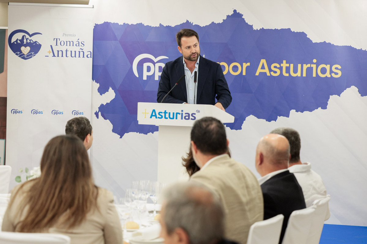 PP_Asturias's tweet photo. 🔵Creemos profundamente en Asturias. En lo que somos y en lo que podemos llegar a ser.
Asturias necesita un cambio y tenemos un proyecto para hacerlo posible y construir el futuro que nuestra tierra merece.
📢Ese es nuestro compromiso.
💙 Hagámoslo por Asturias.
🗣️@AlvaroQueipo https://t.co/KCUYkXGXda