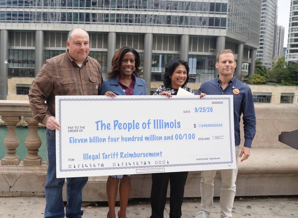 illinoisdems's tweet photo. Since Trump loves putting his names on things, he should put it on this check next.

While he watches golf in Illinois, DPI @ChairHernandez, Cook County Commissioner and Congressional nominee Donna Miller (IL-02), Alderman @timmyknudsen43, and soybean farmer John Bartman called on Trump to pay up the $11.4 billion he owes Illinois families for his illegal tariffs.