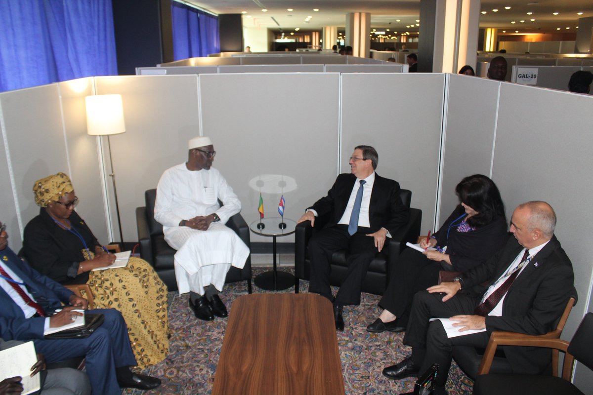 BrunoRguezP's tweet photo. Sostuve encuentros con los Cancilleres de Mali, @AbdoulayeDiop8, Nicaragua, Valdrack Jaentschke Whitaker, Singapur, @VivianBala, y Madagascar, Alice N'Diaye.

Conversamos sobre el estado de nuestras relaciones bilaterales, así como los desafíos y oportunidades en el escenario internacional actual.

Denuncié los daños están provocando en el pueblo de Cuba el recrudecimiento del bloqueo, el cerco energético y las sanciones secundarias aplicadas por el gobierno de EEUU.

#CubaNoEsUnaAmenaza El Bloqueo Sí.