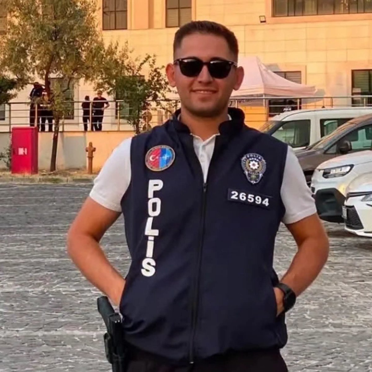 HerodotDiyorKii's tweet photo. Ankara Çevik Kuvvet Şube Müdürlüğünde görevli Polis İbrahim İsa Kılınç, yaşamına son verdi. Daha yeni polis olan birine ne yaptınız da o ölümü kurtuluş olarak seçti.

Not: Türk Emniyet Teşkilatı içinde devrecilik adı altında en saçma uygulamalar Çevik Kuvvet Şube Müdürlüklerinde yaşanıyor.