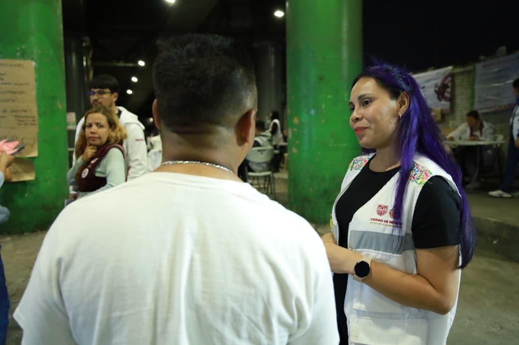 iasama_cdmx's tweet photo. 🌙La salud, los derechos y el acompañamiento tienen lugar en la noche. 

En @Alc_Iztapalapa realizamos una jornada #VidaPlenaCorazónContento para acercar servicios e información a la comunidad.

@GobCDMX | @SSaludCdMx | @SeMujeresCDMX | @DiversidadCDMX | @CDHCMX | @CentroTrans https://t.co/5EYqvksllw