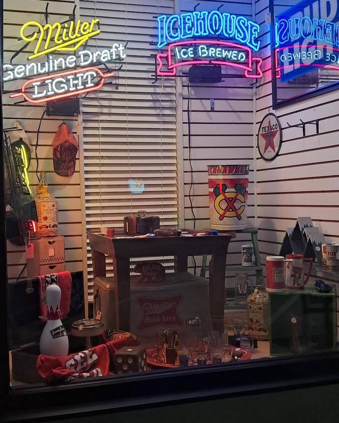 WinfredNei6ze's tweet photo. Thank you for shopping local! Every visit supports our wonderful vendors and helps preserve the charm of vintage shopping. We’re grateful to be part of your community and can’t wait to see you again. https://t.co/NSdRWVV7Fg