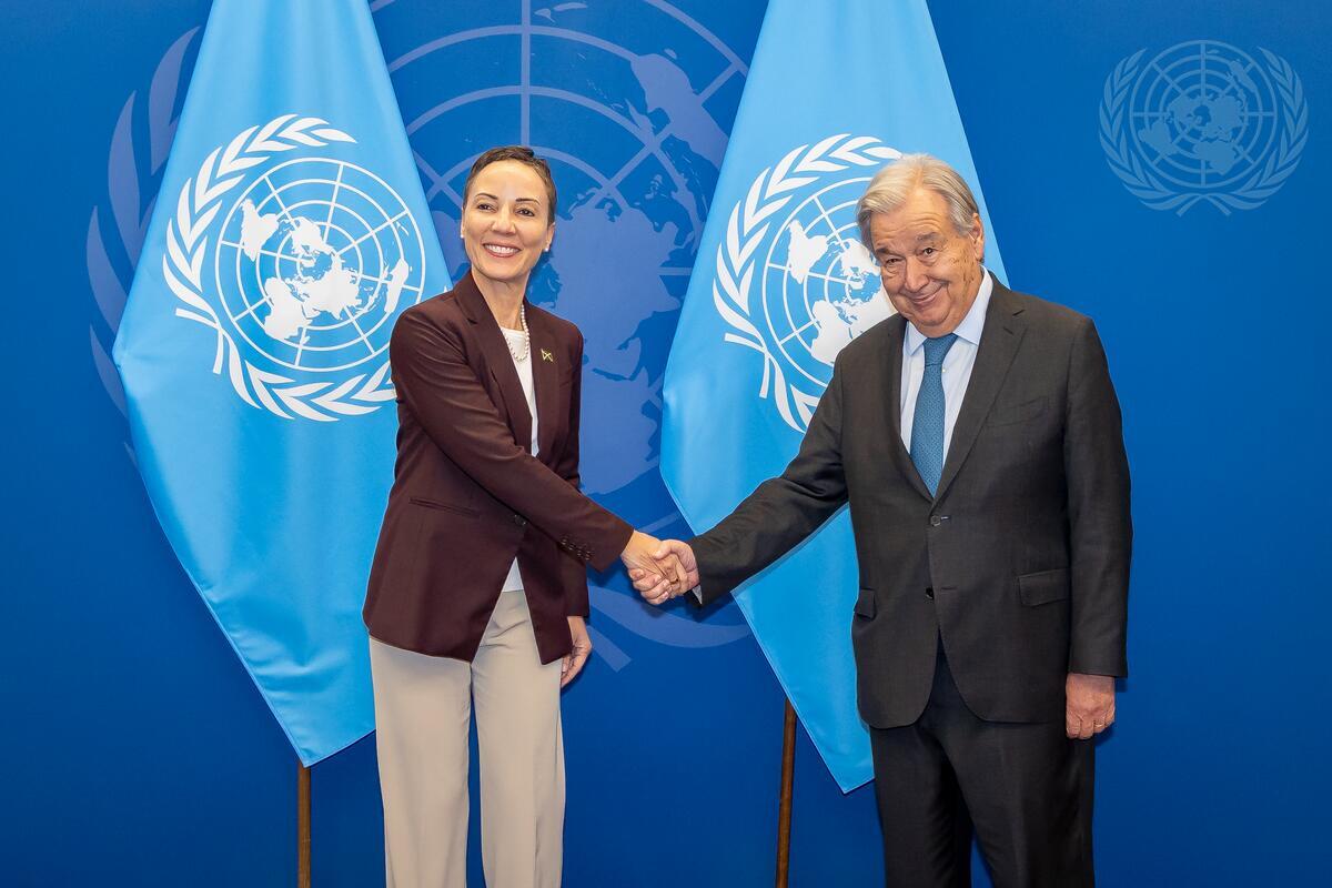 UN_Spokesperson's tweet photo. In a meeting with Kamina Johnson Smith, Minister of Foreign Affairs and Foreign Trade of Jamaica, @antonioguterres recognized Jamaica’s leadership in addressing the needs of small island developing states, such as Financing for Development.

Read more: 
https://t.co/hsAYPyUZYD https://t.co/CNGIzN1GzI