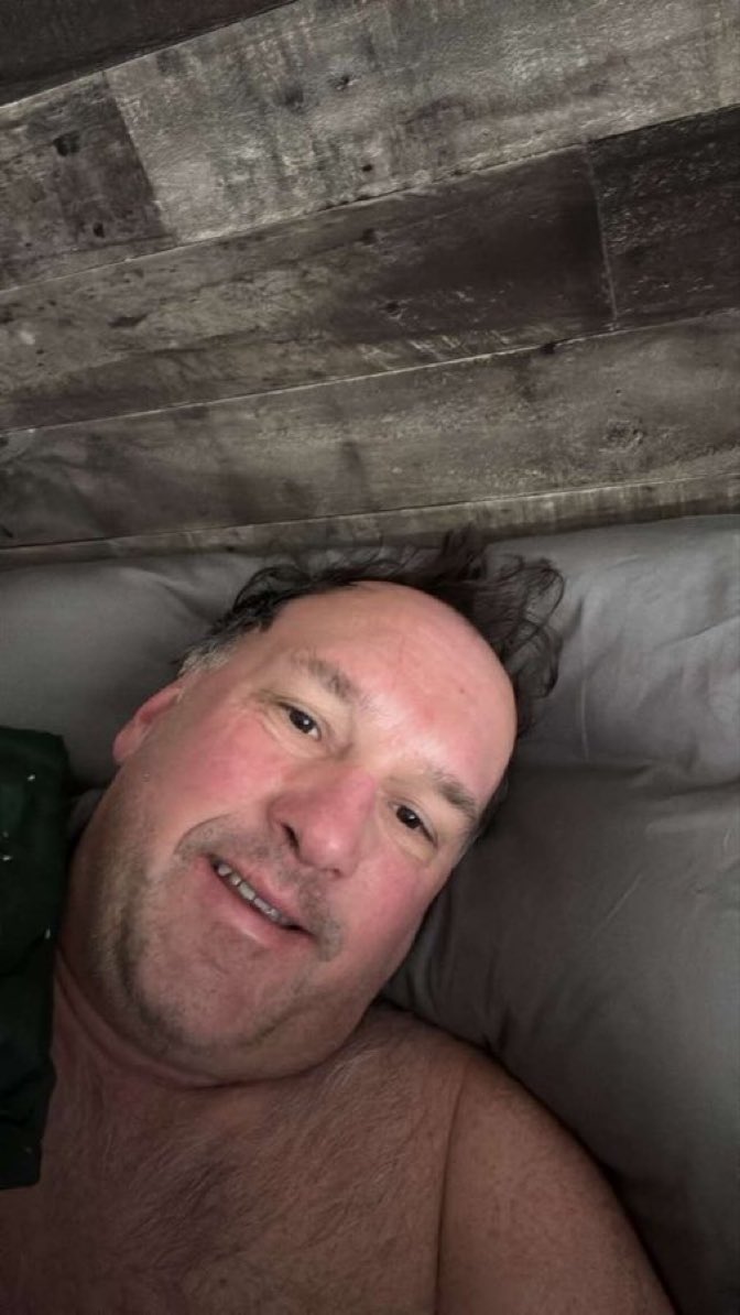 ArceGenely67's tweet photo. How much for FaceTime?? https://t.co/Msf1WaFpKH